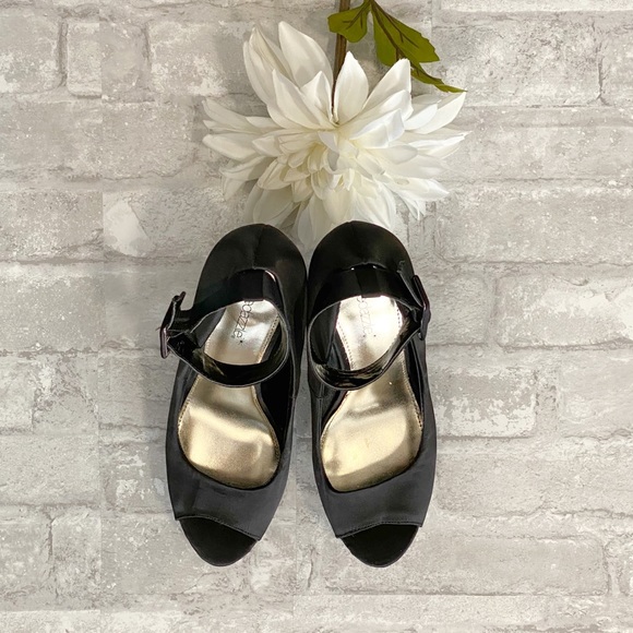 NWOT Shoe Dazzle Black Satin Heels - Picture 6 of 12